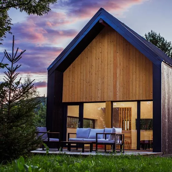 Cuibul Negru, hotel v destinaci Teşila