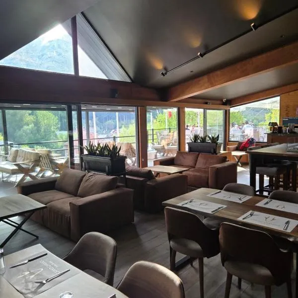 Grand Chamois Hotel & Spa, hotel i Mavrovo