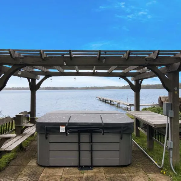 3BR Fife Lake Getaway with Fire Pit & Hot Tub, hotel in Fife Lake