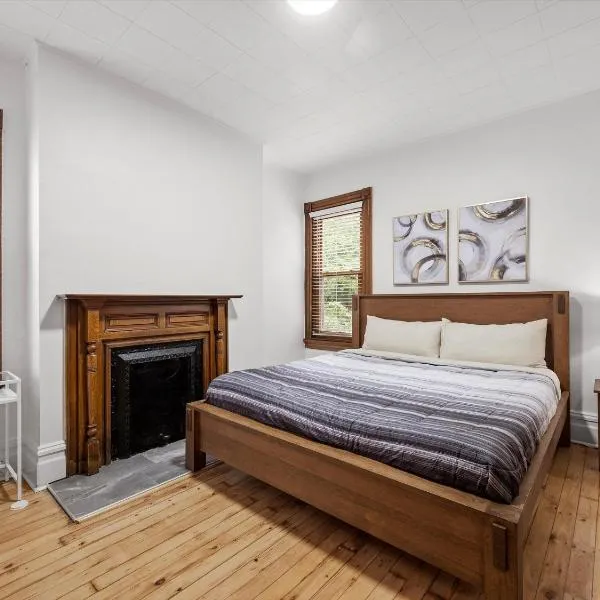 Oakland, Pittsburgh !D Modern and Stylish Private Bedroom with Shared Bathroom, ξενοδοχείο στο Πίτσμπουργκ