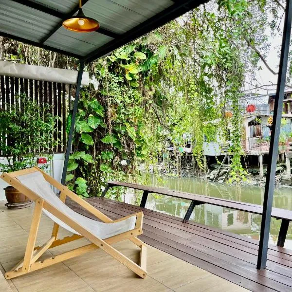 Kirin Riverside Homestay with AC, WiFi in Bangkok, hotel en Rat Burana