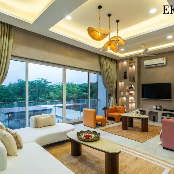 EKOSTAY - Casa Enzo 7BHK -Theatre Room Private Swimming Pool and Indoor Games, viešbutis mieste Lonavala