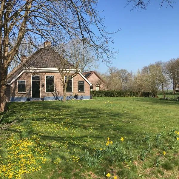 Studio in farmhouse Close to Giethoorn, hotel en Kallenkote