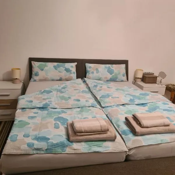 Private Zimmer in einer Wohngemeinschaft für die Nacht in der Nähe des Flughafens Halle Leipzig, hotel in Schkeuditz