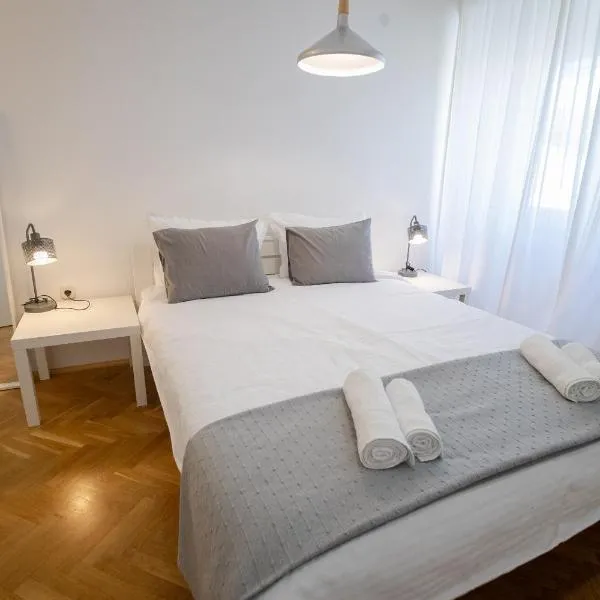 Balcony Free Parking City Center Apartment in Ohrid Near Lake, hotel em Ohrid