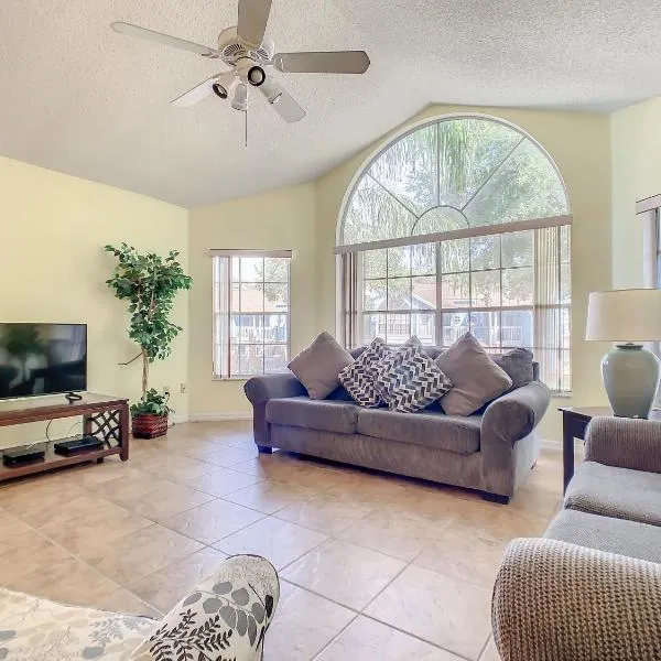 Quaint Getaway! 3 Bedroom Condo Near Disney Parks!, hotel a Kissimmee