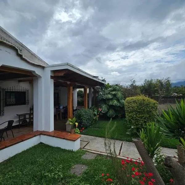Restful Hideaway near Antigua, hotel v mestu Antigua Guatemala