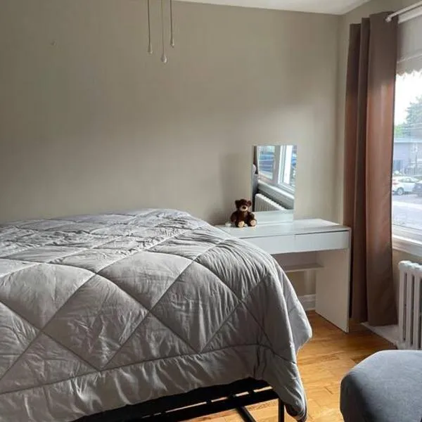 Entire Apartment, Hotel in Kingston