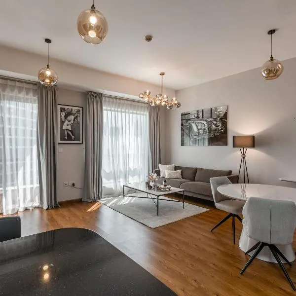 Beautiful 1 bedroom by the beach, hotel v Dubaji