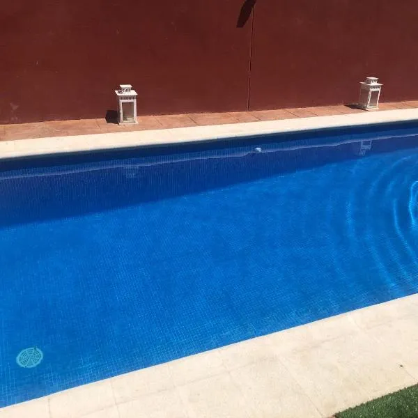 Villa Cedillo con piscina privada y barbacoa cerca Puy du Fou y Parque Warner, hotel in Cedillo del Condado