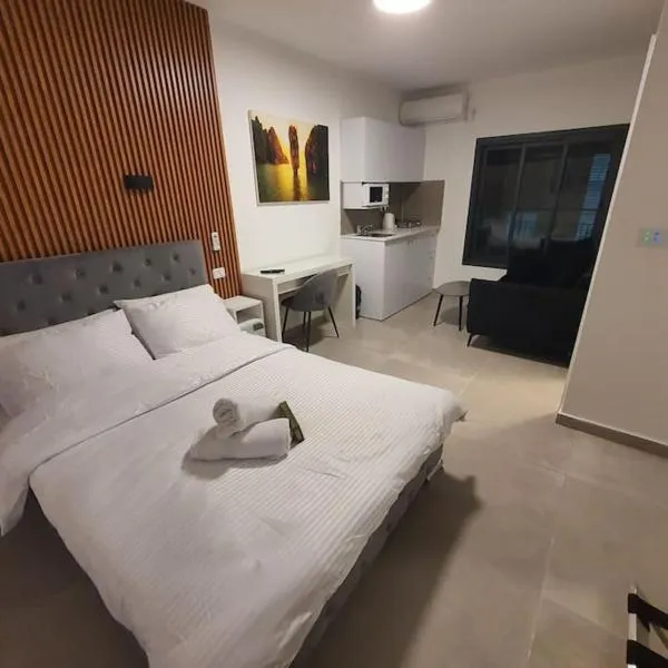 Ryo 21 דירה במלון בוטיק 2 דקות מטיילת בת ים，位于巴特亚姆的酒店