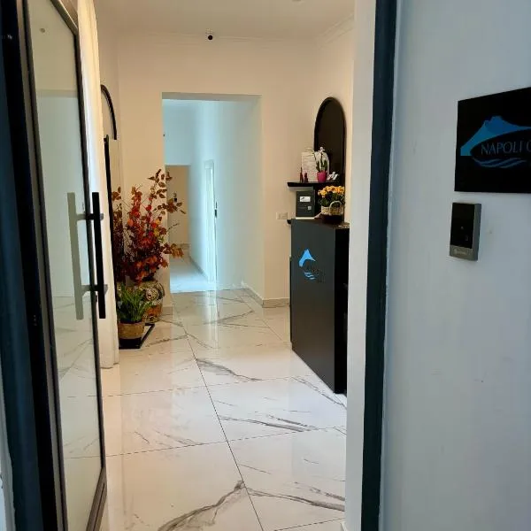 Napoli Oltre Rooms, hotel in Naples