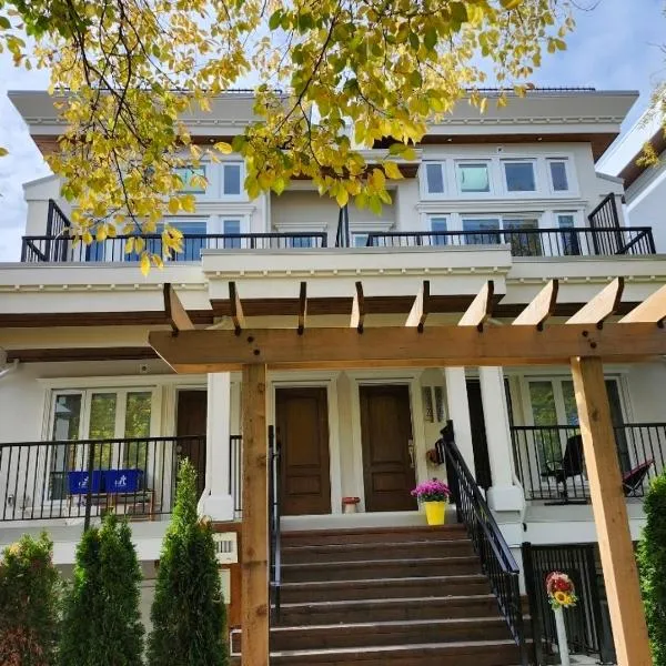Cozy Private Suite near YVR Airport，位于温哥华的酒店
