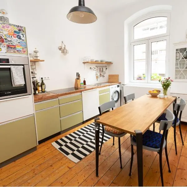 Ruhiges Altbau-Apartment in bester Lage, viešbutis Kelne