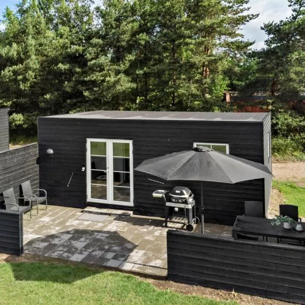 Awesome Apartment In Væggerløse, Hotel in Marielyst