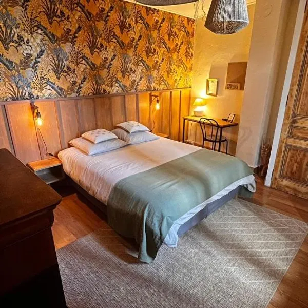 UNE FERME EN VILLE Chambres d'hôtes et Table d'hôtes, hôtel à Bron