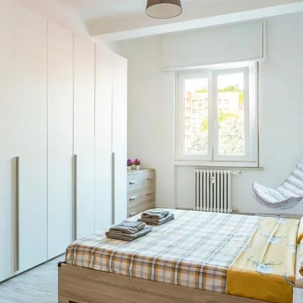 Large Suite Home Milan - Duomo, hotel in Milan