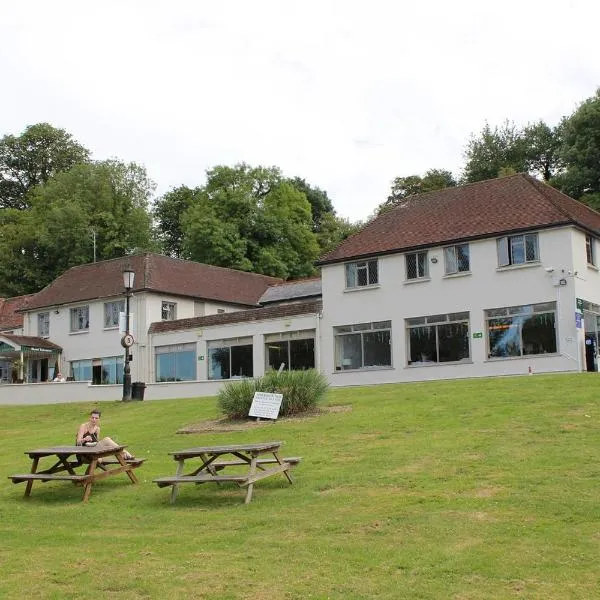 Shillingford Bridge Hotel, hotel din Wallingford