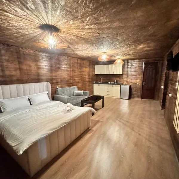 Hovakimyans Hotel And Pool Airport, hotel in Armavir