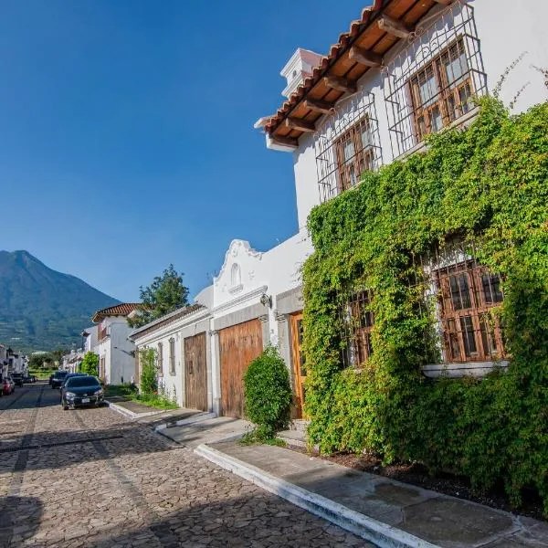 Preciosa Casa, a 10 minutos del Parque Central, hotel in Antigua Guatemala