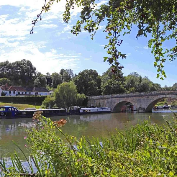 Shillingford Bridge Hotel, hotel in Wallingford