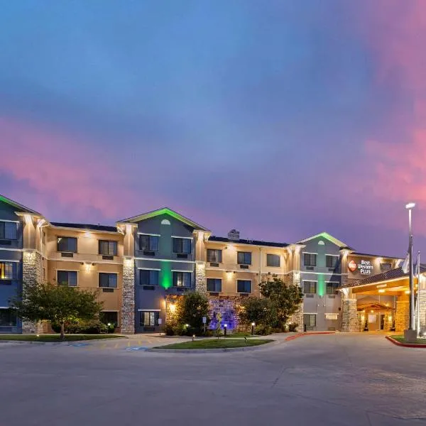 Best Western Plus Emerald Inn & Suites, hotel en Garden City