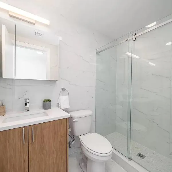 Cozy apt with City skyline rooftop, ξενοδοχείο σε Union City