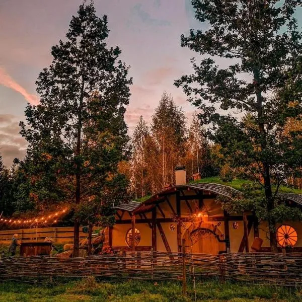 Hobbit house, hotel v destinaci Tīnūži