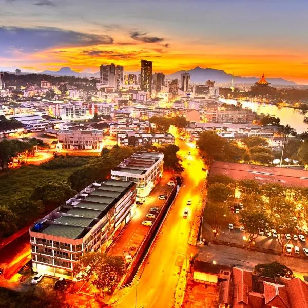 Riverine High Floor Luxury Stay 4 pax Waterfront View from Balcony, ξενοδοχείο σε Kuching