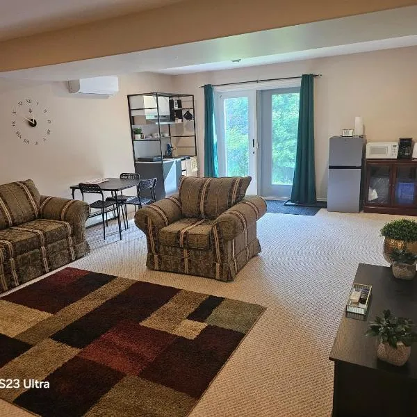 Cozy, Private Basement Suite, hotel in Halifax