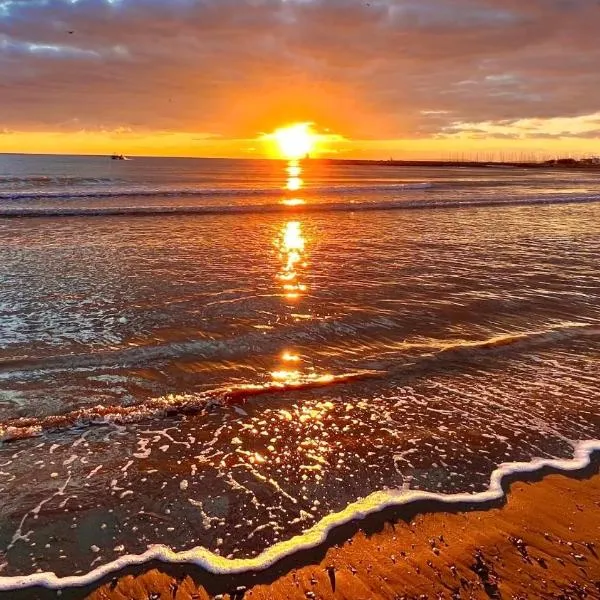 Grand appartement mer et commerces à pied, Hotel in La Grande-Motte