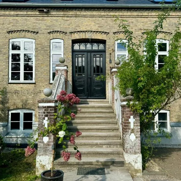 Gesamtes Historisches Kapitänshaus, hotel in Fehmarn