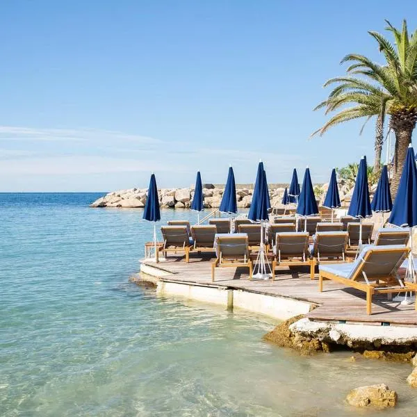 Luxurious 3Bedroom 2 BATH 110 m Apartment Adjoining Hotel Martinez Beachfront, viešbutis Kanuose