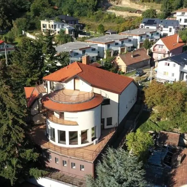 Raca Retreat, hotel in Rača