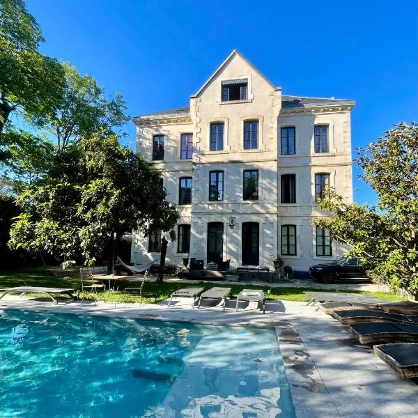 Demeure Saint Louis Historic manor, City 700m, parking,A C,Clim,WIFI, heated pool, city view, hotel in Carcassonne
