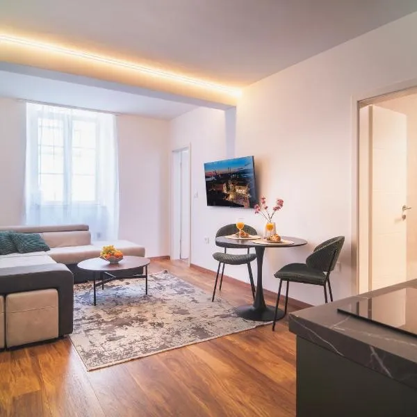 D&A Amphitheatre Premium Apartments with FREE Parking, hotel v destinaci Pula