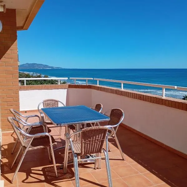 Apartamentos Danesp-Playa de les Amplaries Marina Dor- Frontales al Mar, hotel in Oropesa del Mar