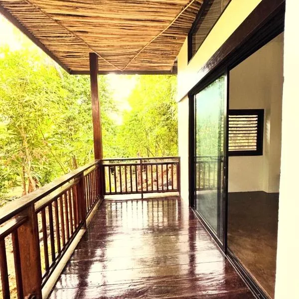 Nutmeg Cottage SIARGAO 2BR exclusive whole house, Hotel in General Luna