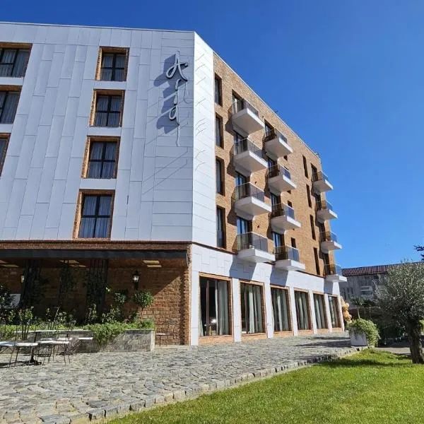 Hotel Aria Suites, готель у місті Тирговіште