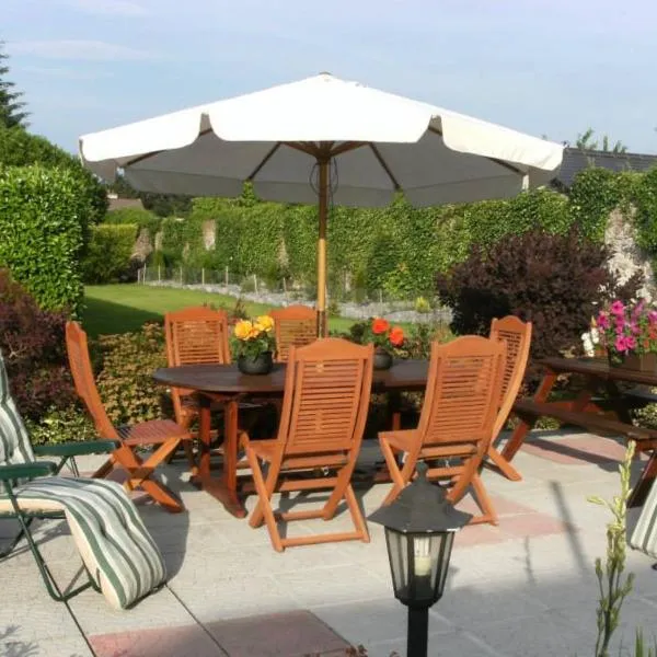 The Railway Lodge - 4 Bedrooms Sleeps 11 Pets Ok, Hotel in Moate