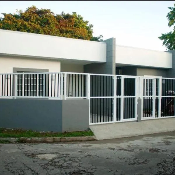Entire Home Fully Furnished Netflix AC Auto washer and Dryer, hotel in Daet