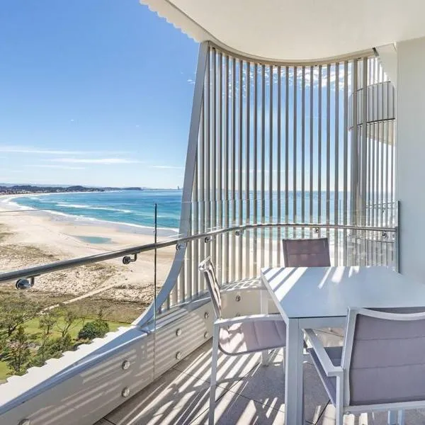 Luxurious 2BR 2BA Oceanfront Apartment Kirra，位于黄金海岸的酒店