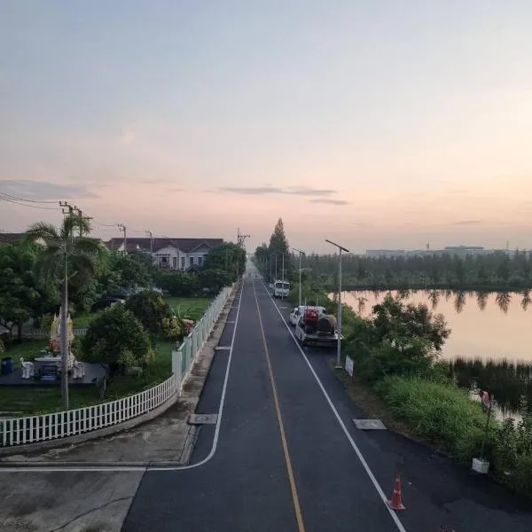 Jonah By The Sea Hideaway Cabin, hotel in Ban Sam Maitri