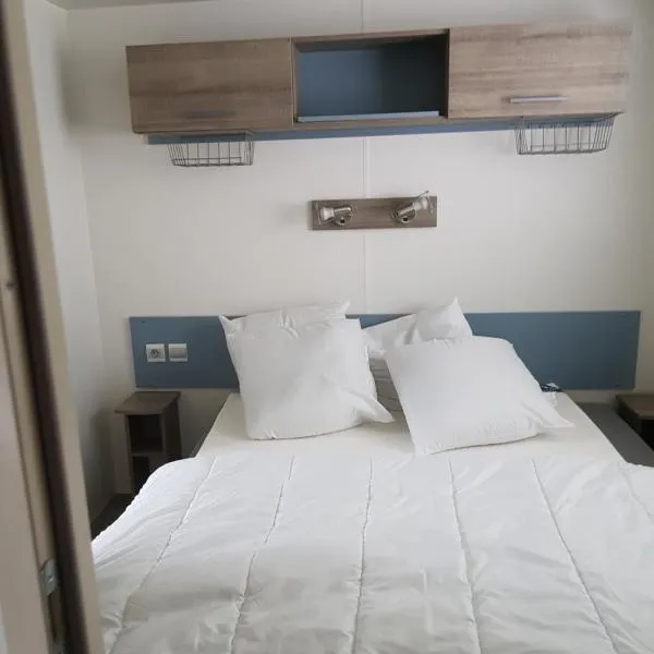 Mobilhome climatisé 6 pers, hotel in Gujan-Mestras