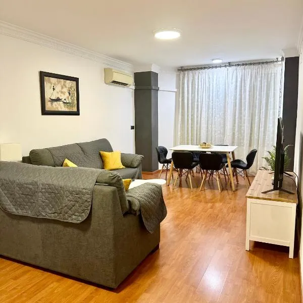 10 minutos centro Sevilla, moderno y con parking gratis, hotel en Sevilla