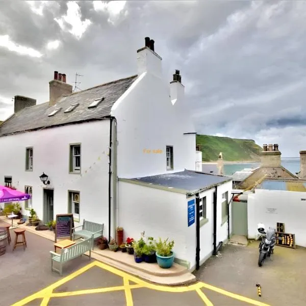The Garden Arms Pub and Rooms, מלון בGardenstown