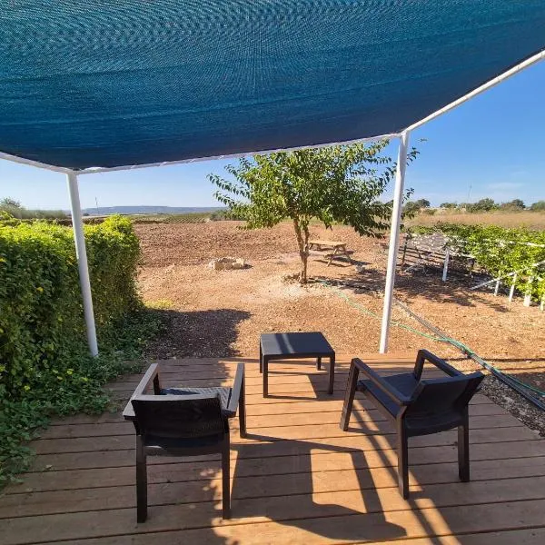 Adas, hotel in Aviʼel