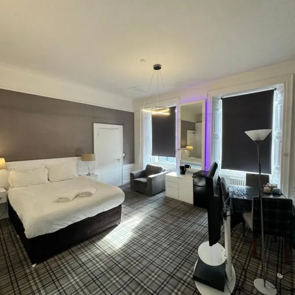 Luxury Family Room With Private bathroom in the heart of Edinburgh, hotel in Edinburgh