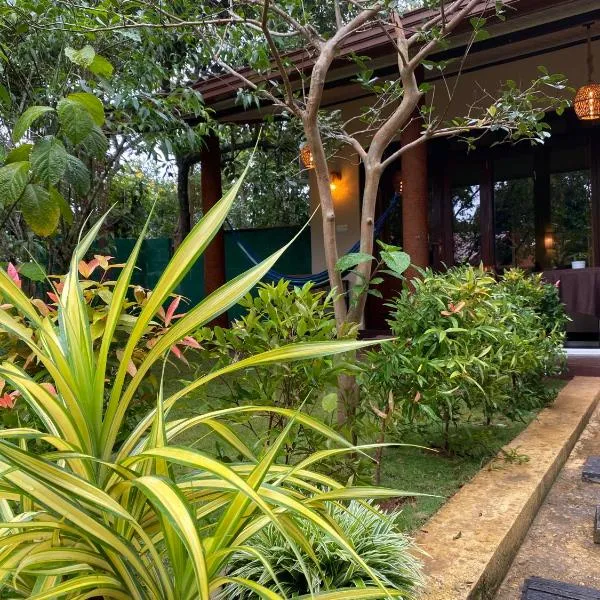 Alone Cage Ella, hotell Ellas