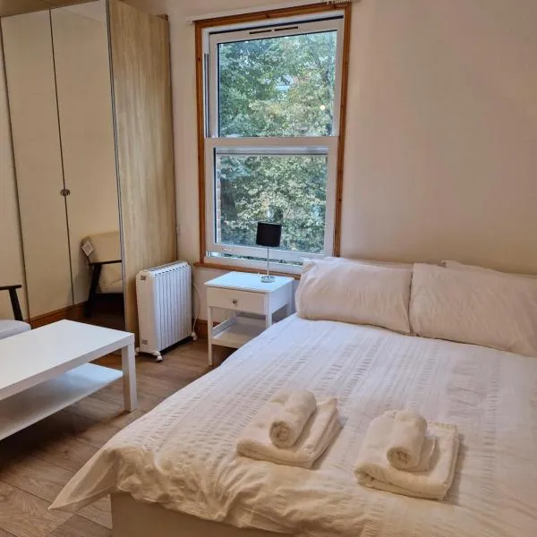 Your home away from home in Highgate, hotel in London